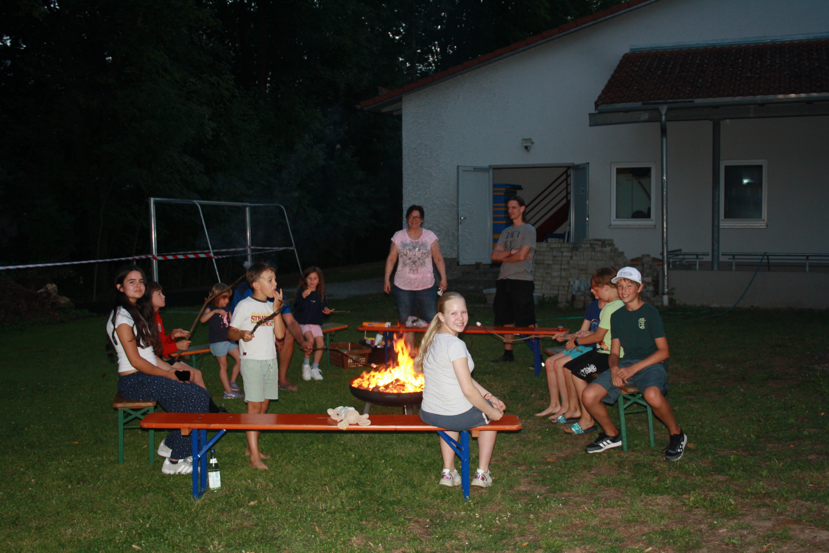 Gemütliches Beisammensein am Lagerfeuer