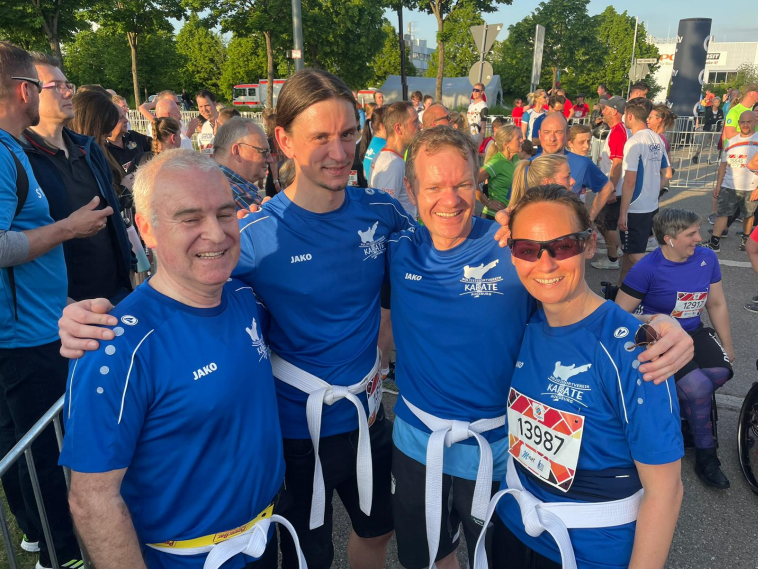 Unser Karate-Team beim 12. M-net Firmenlauf nach dem Start