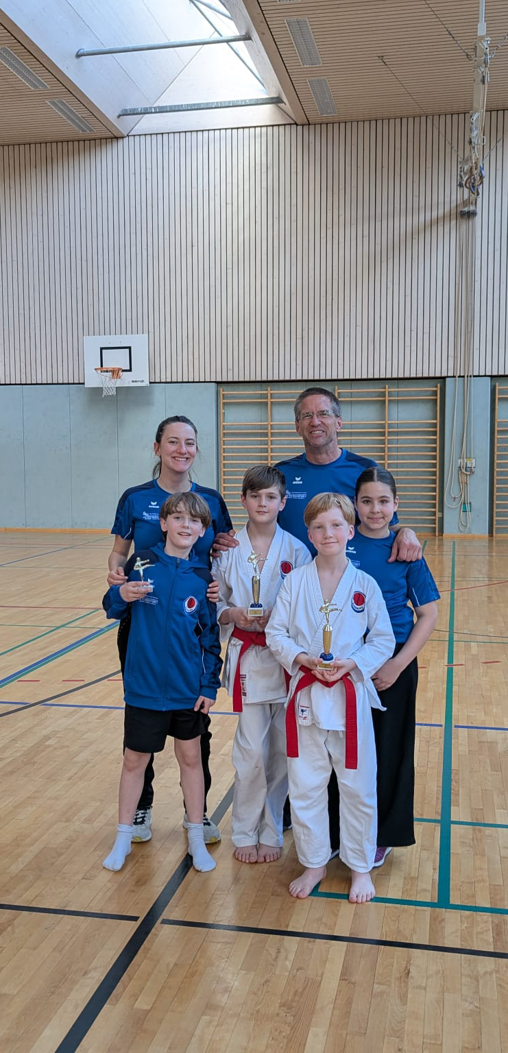 Erfolgreiche KUMITE-Athleten des Polizei Sport Verein Augsburg e.V. beim Kids Cup 2025 Erfolgreiche KUMITE-Athleten des Polizei Sport Verein Augsburg e.V. beim Kids Cup 2025